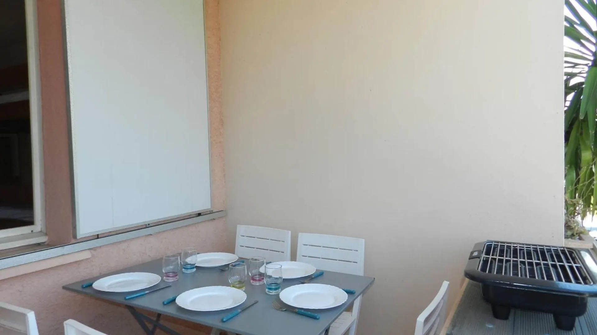 Charmant T2 A Bormes-Les-Mimosas, 4 Couchages, Parking, Proche Mer Et Commerces, Menage Inclus - Fr-1-251-803