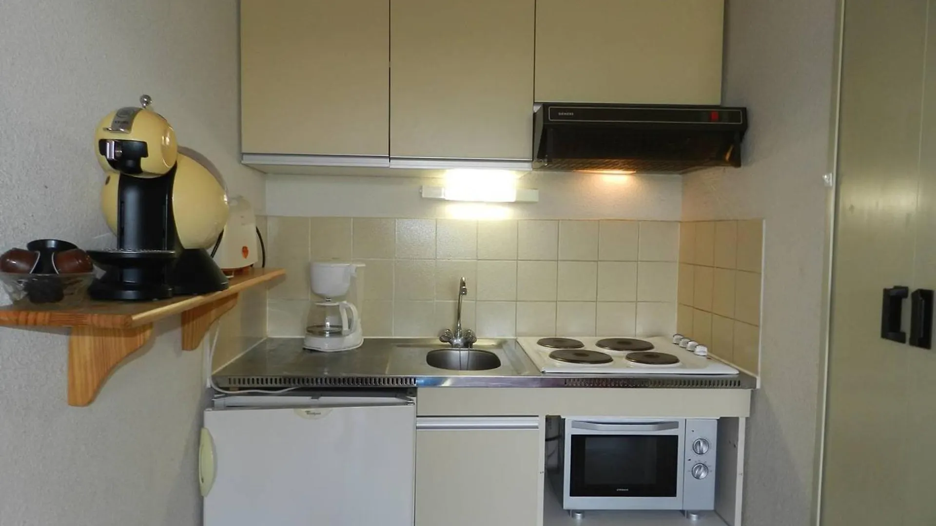 Charmant T2 A Bormes-Les-Mimosas, 4 Couchages, Parking, Proche Mer Et Commerces, Menage Inclus - Fr-1-251-803
