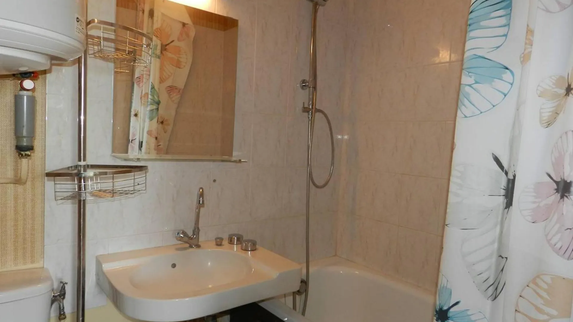 Charmant T2 A Bormes-Les-Mimosas, 4 Couchages, Parking, Proche Mer Et Commerces, Menage Inclus - Fr-1-251-803 フランス