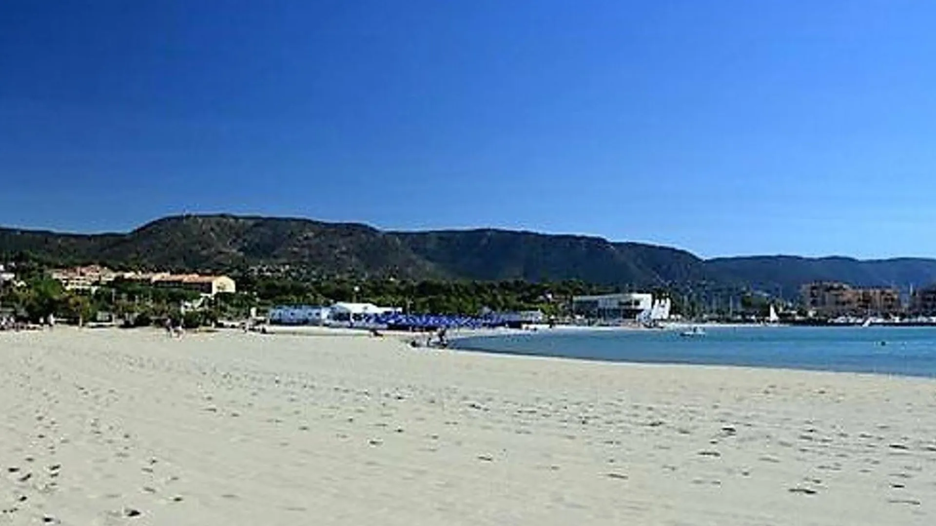 アパート Charmant T2 A Bormes-Les-Mimosas, 4 Couchages, Parking, Proche Mer Et Commerces, Menage Inclus - Fr-1-251-803 フランス