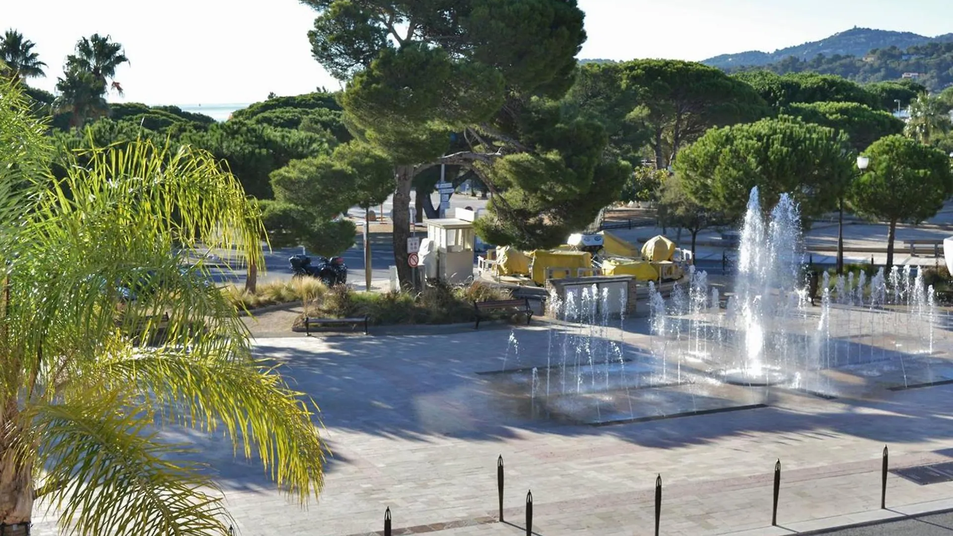 Charmant T2 A Bormes-Les-Mimosas, 4 Couchages, Parking, Proche Mer Et Commerces, Menage Inclus - Fr-1-251-803 アパート