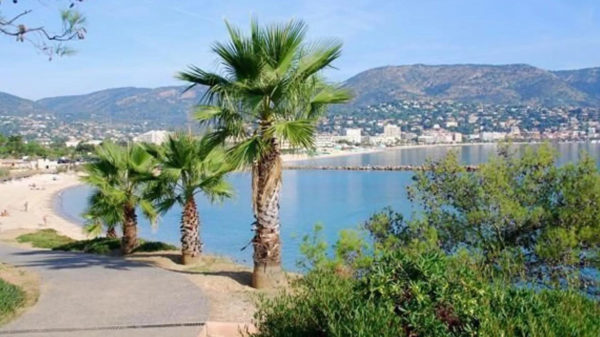 Charmant T2 A Bormes-Les-Mimosas, 4 Couchages, Parking, Proche Mer Et Commerces, Menage Inclus - Fr-1-251-803 Apartment
